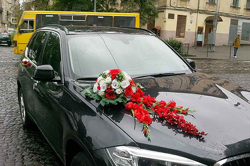 ЛайфАвто: Весільні прикраси на машину Квіти на кортеж Львів
